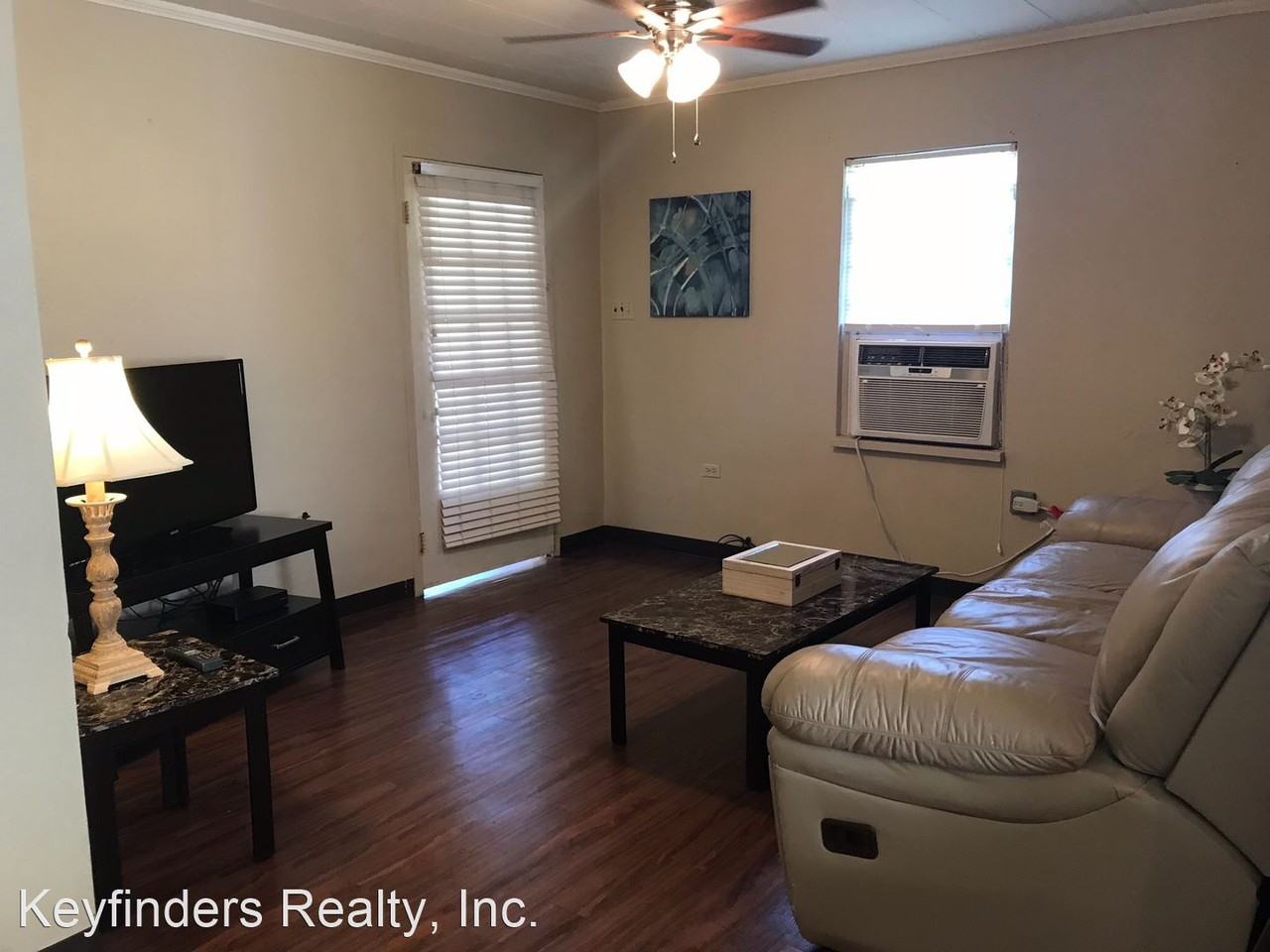 610 Saint Peters Aly - Photo 2 of 8