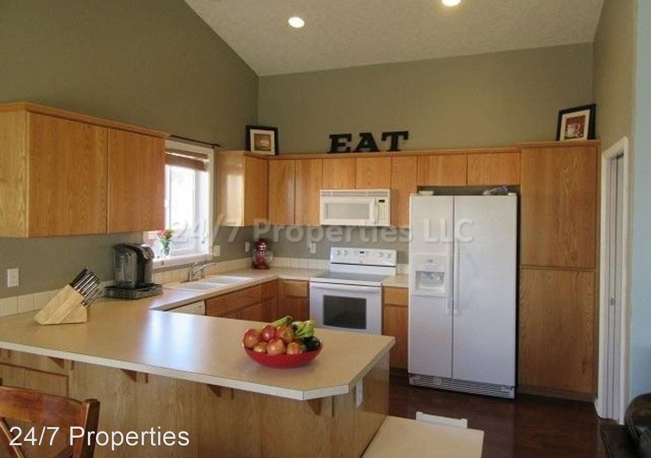 739 Kelsey Loop - Photo 3 of 8