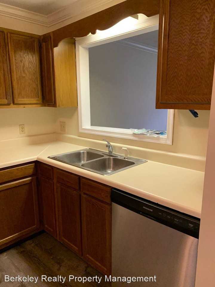 110 Raleigh St - Photo 3 of 5