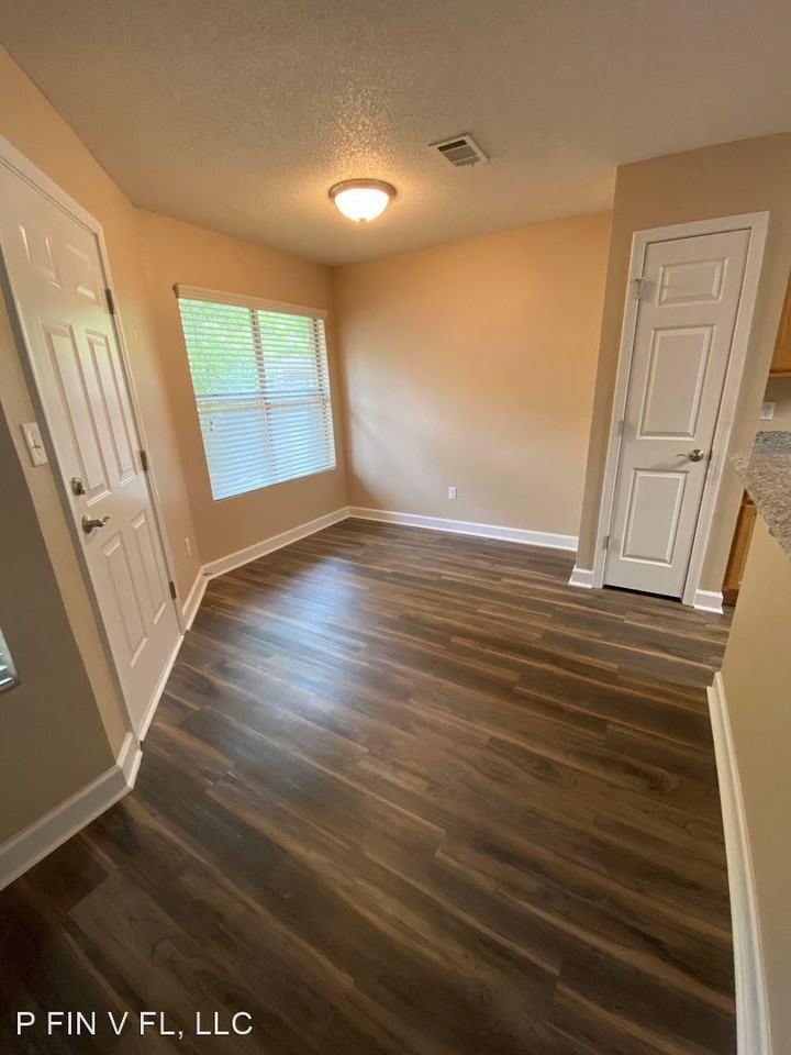 684 Carrier Dr - Photo 3 of 14