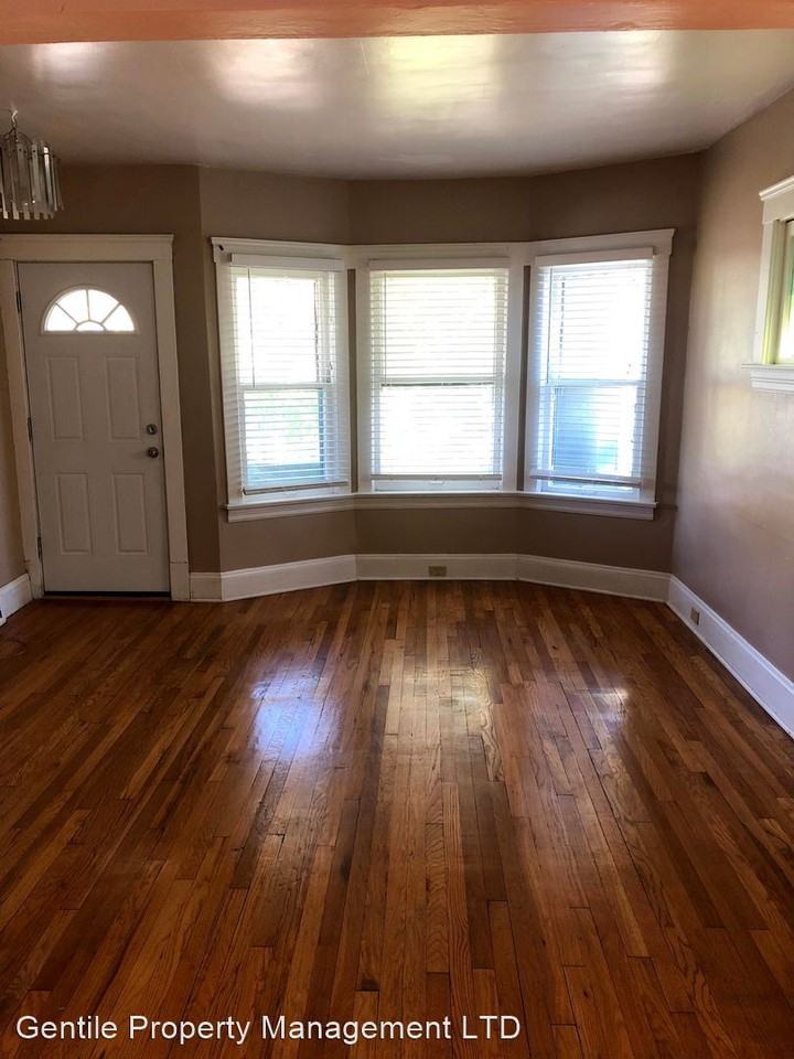 2812 E 117th St - Photo 2 of 9