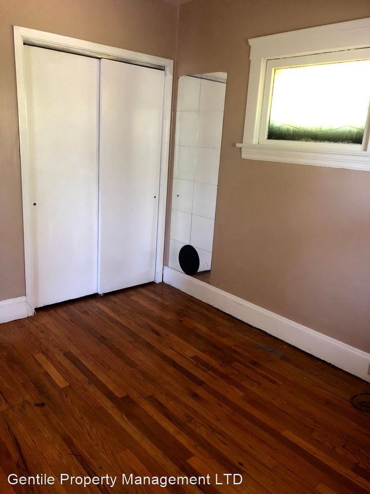 2812 E 117th St - Photo 3 of 9