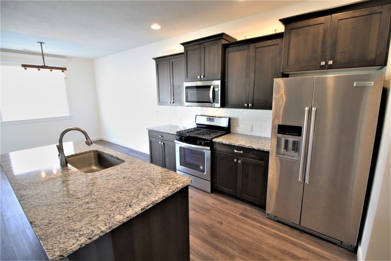 2080 S Hills Ave - Photo 6 of 30