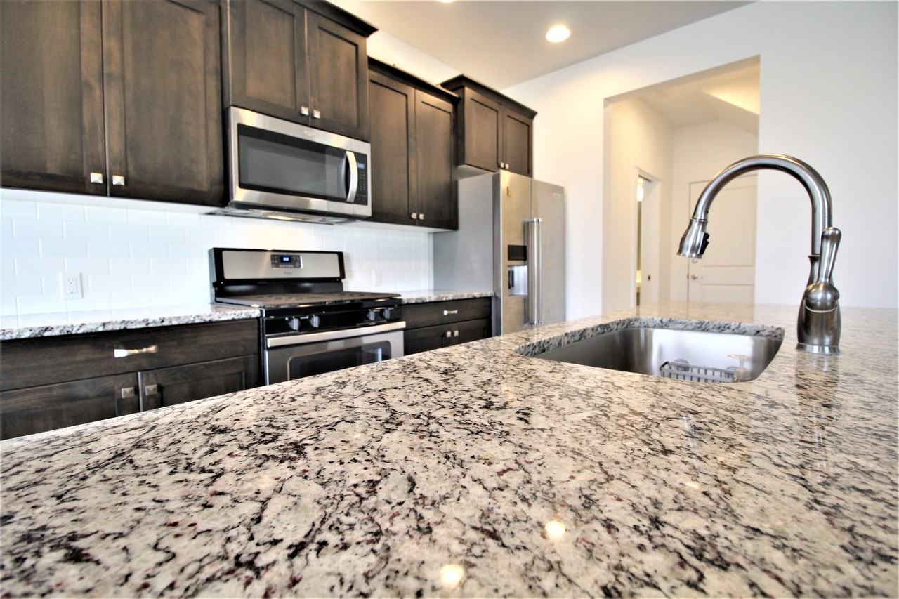 2080 S Hills Ave - Photo 7 of 30