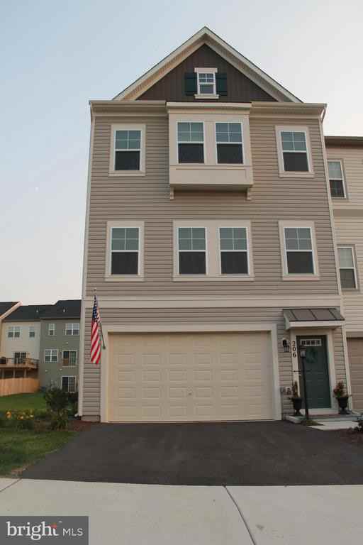 206 Parkland Dr - Photo 2 of 20