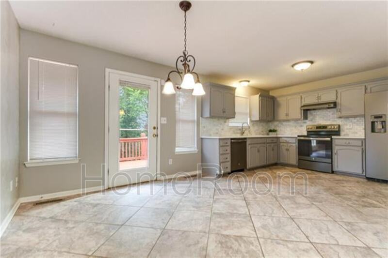 2005 Ne Wien Ave - Photo 3 of 18