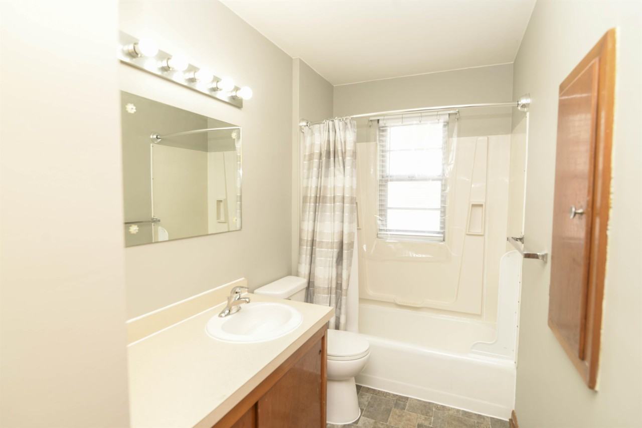 214 W Atchison St #1 - Photo 5 of 13