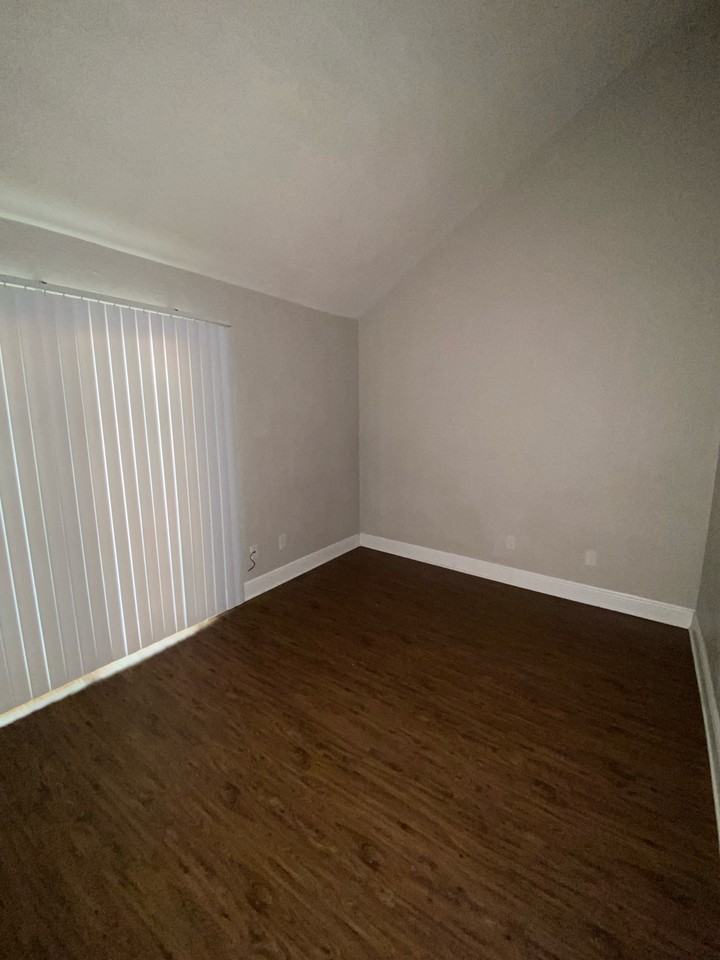 1218 Stone Green Ct #1218 - Photo 3 of 5