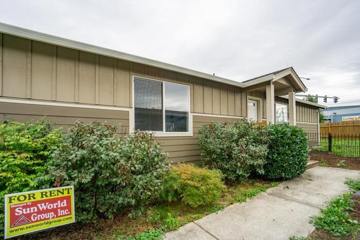 2607 Unander Ave - Photo 3 of 29