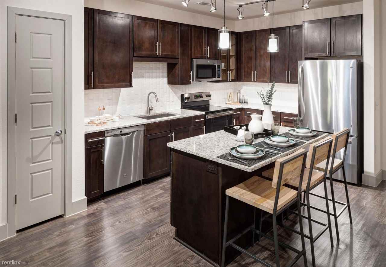 2600 W 7th St - Photo 2 of 6