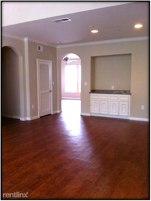 1913 Gillette St - Photo 3 of 8