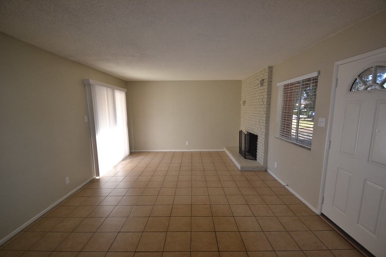 25829 26th St - Photo 3 of 6