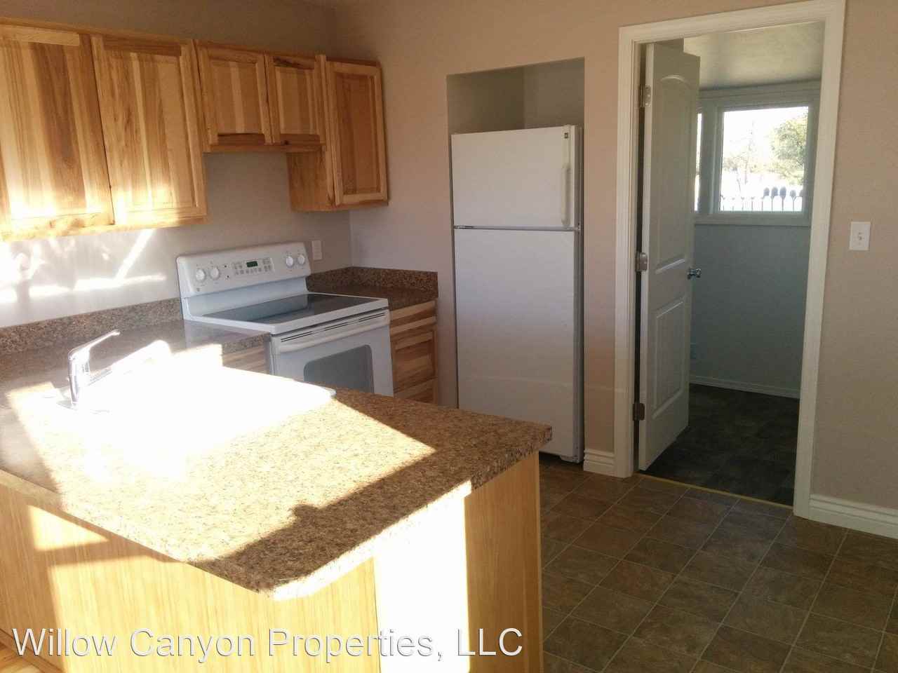 891 Nw Commercial St - Photo 3 of 5