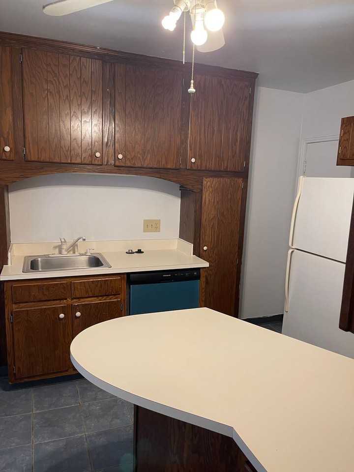 959 W 7th St - Photo 2 of 12