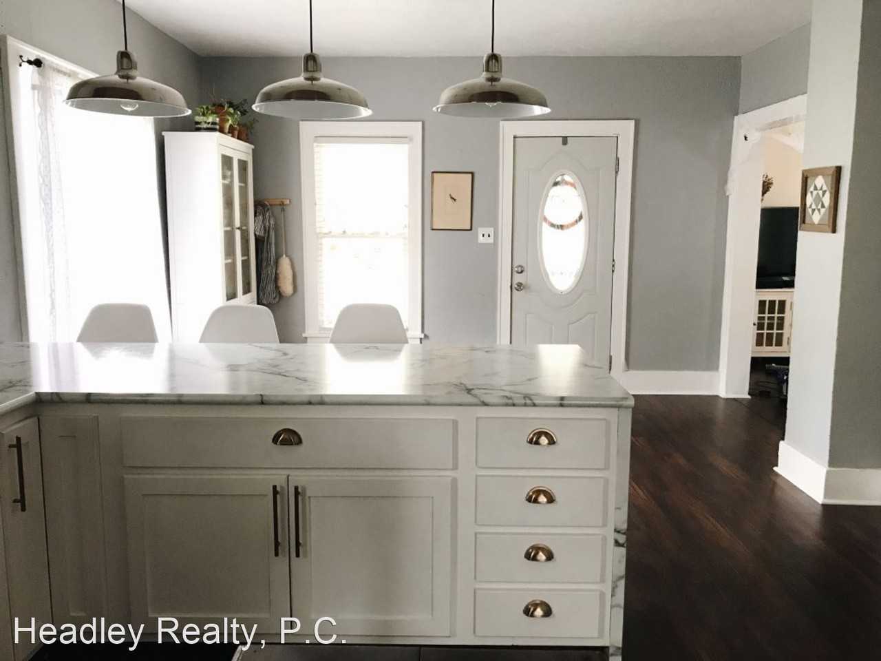 1009 Main St - Photo 2 of 12