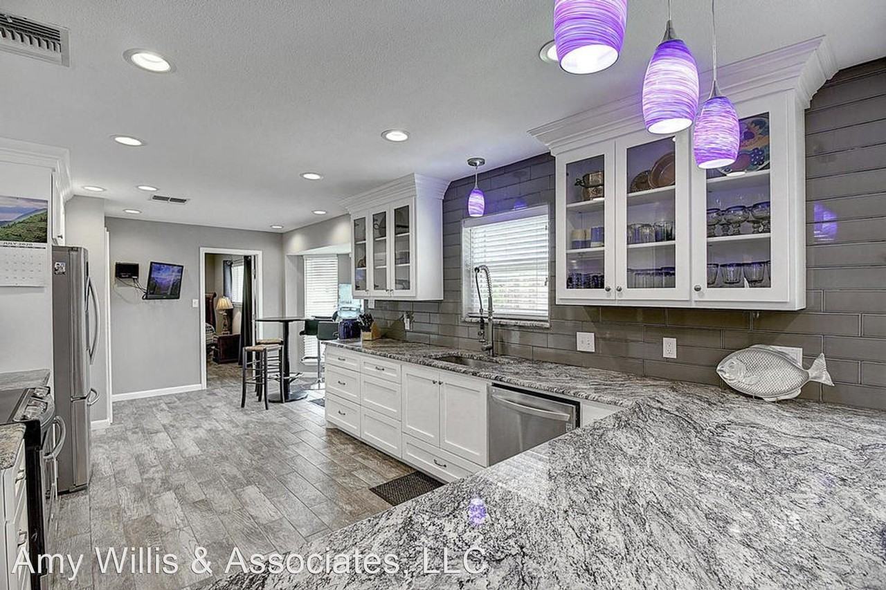 1341 Sandpiper Dr - Photo 3 of 20