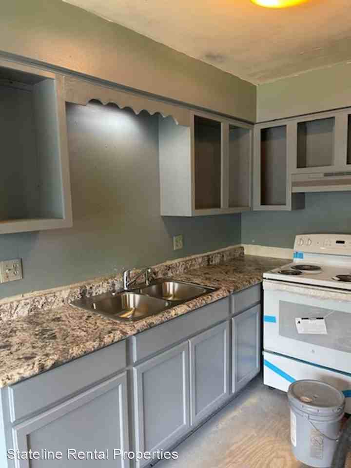 7902 Venus St - Photo 3 of 6