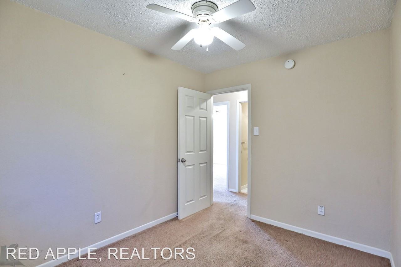 2702 Bennett Dr - Photo 2 of 30