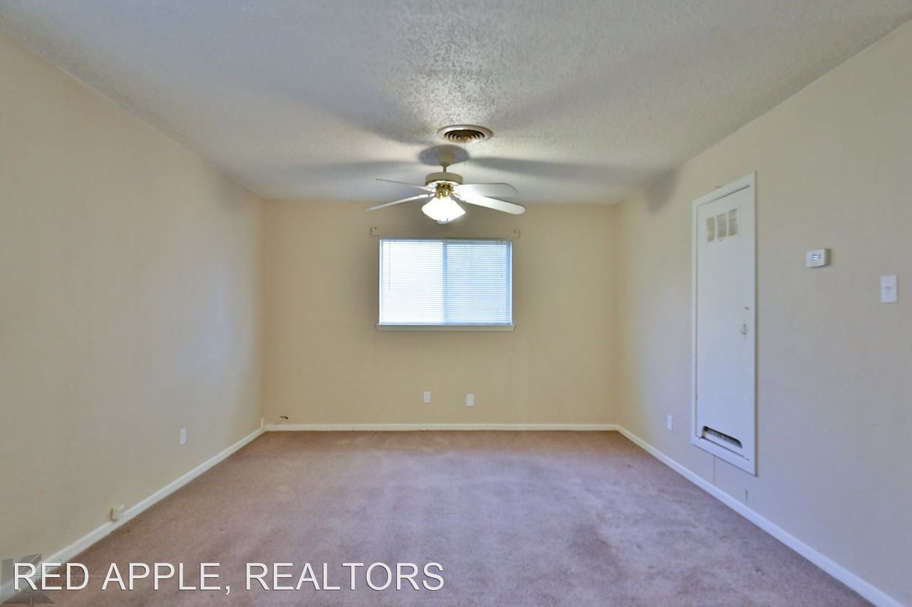 2702 Bennett Dr - Photo 3 of 30