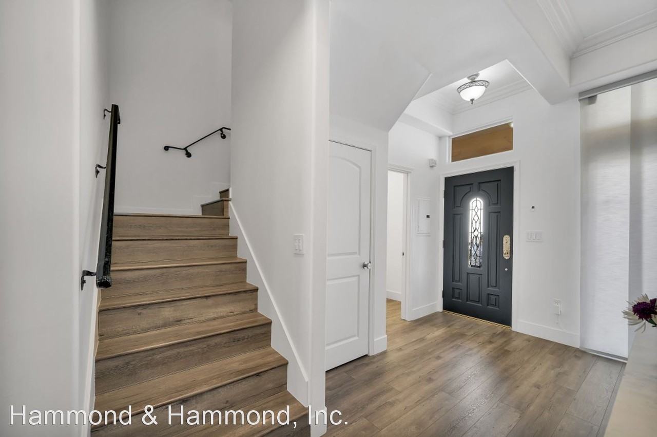 15027 Dickens St #3 - Photo 3 of 32