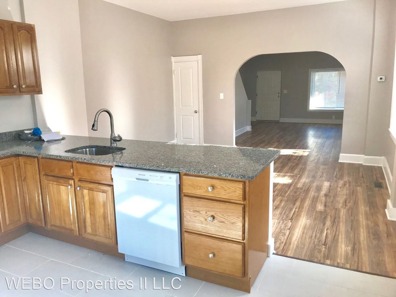 738 Division St - Photo 2 of 10