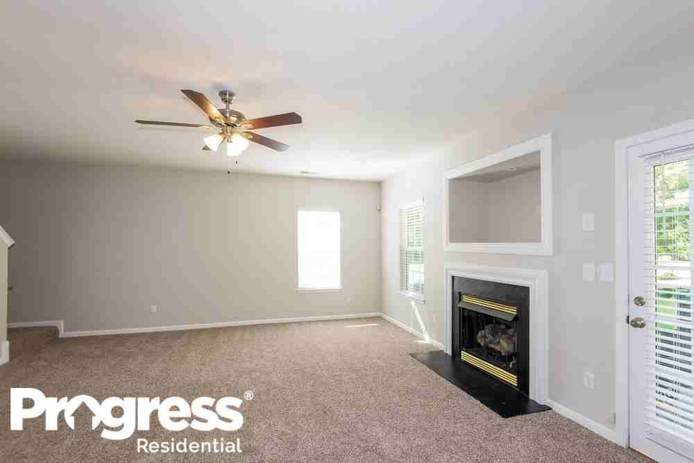 4011 Wanamassa Dr - Photo 3 of 17