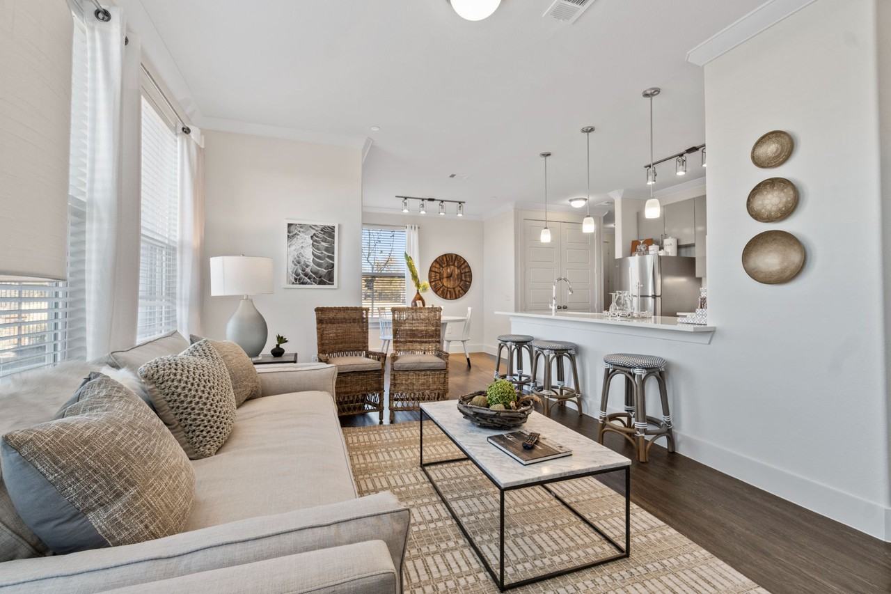 Reveal 54 - Photo 4 of 47