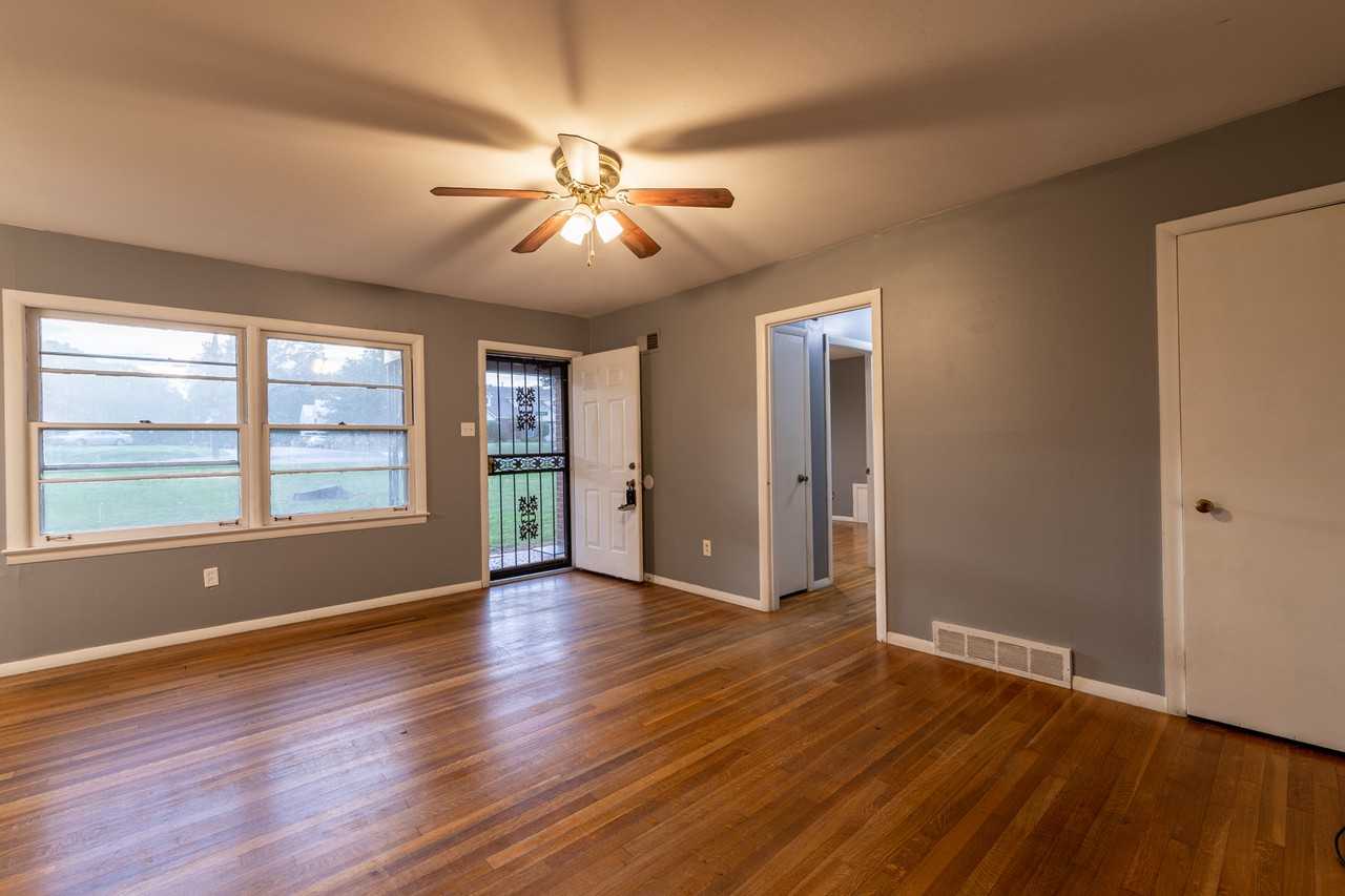 430 N Graham St #1 - Photo 3 of 9