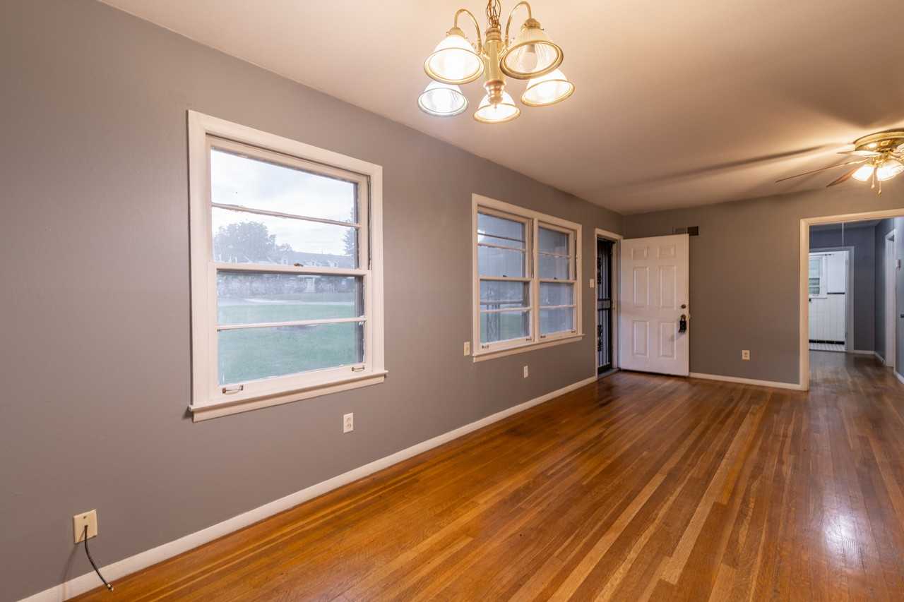 430 N Graham St #1 - Photo 6 of 9