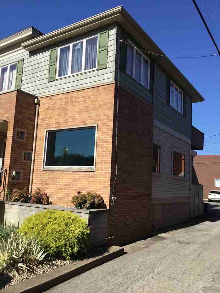 410 1/2 Walnut St - Photo 2 of 32