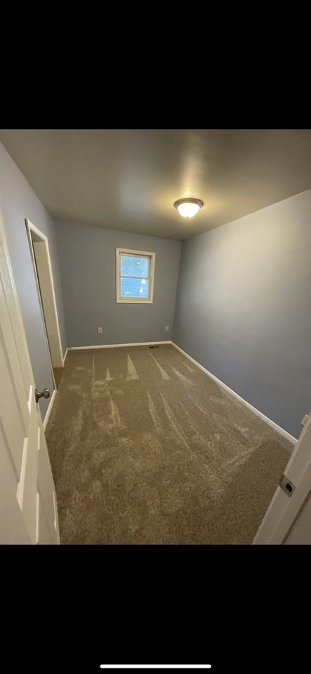 610 NW Grant St - Photo 7 of 8