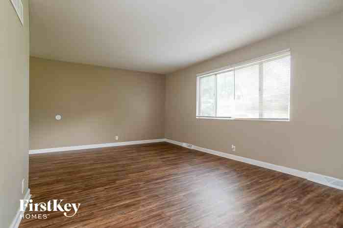 4610 Ne Sunnybrook Ln - Photo 3 of 15