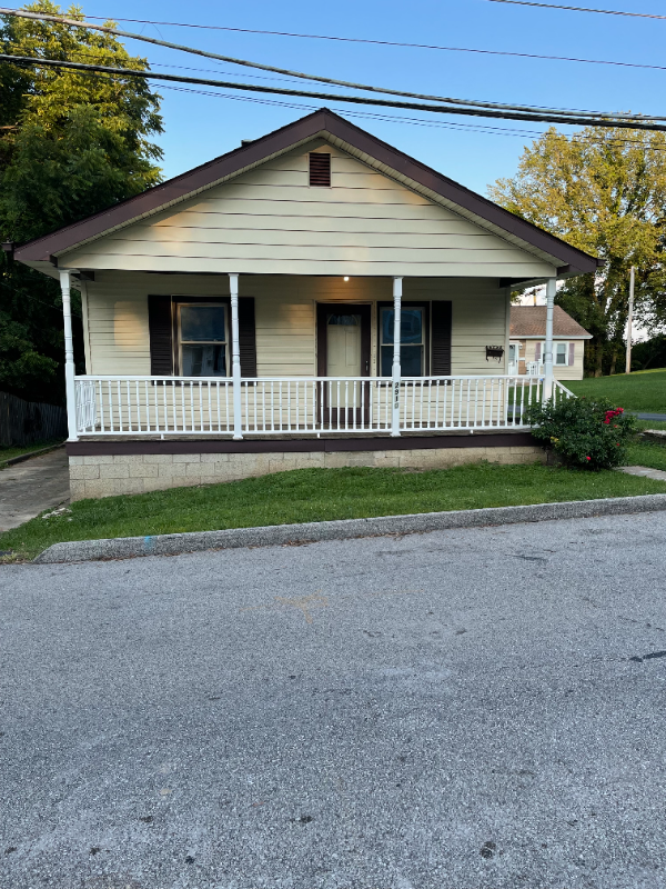 2910 Endicott Ave - Photo 2 of 10