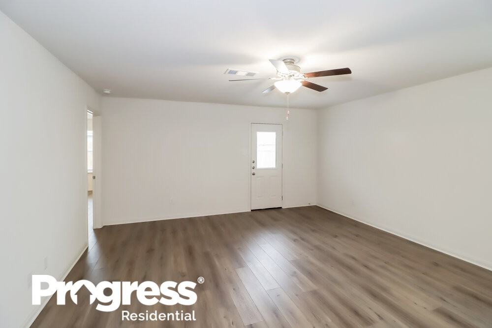 129 Stratton Ln - Photo 3 of 16
