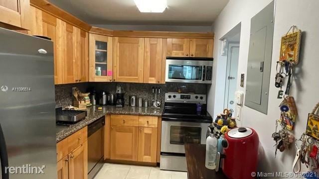 100 Lakeview Dr #103 - Photo 3 of 12