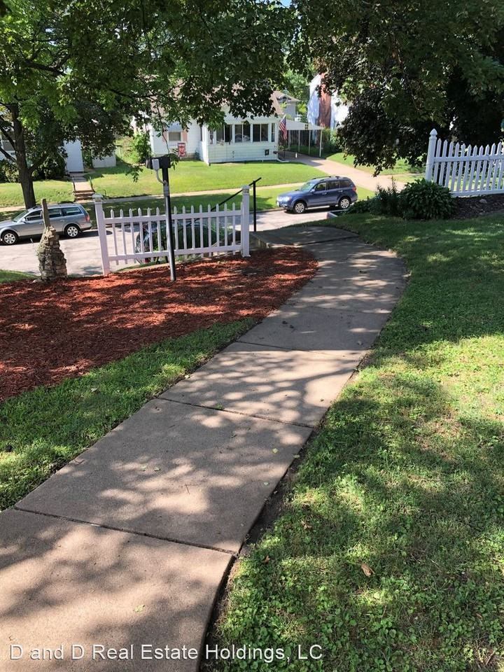 1825-1827 D Ave NE - Photo 2 of 18