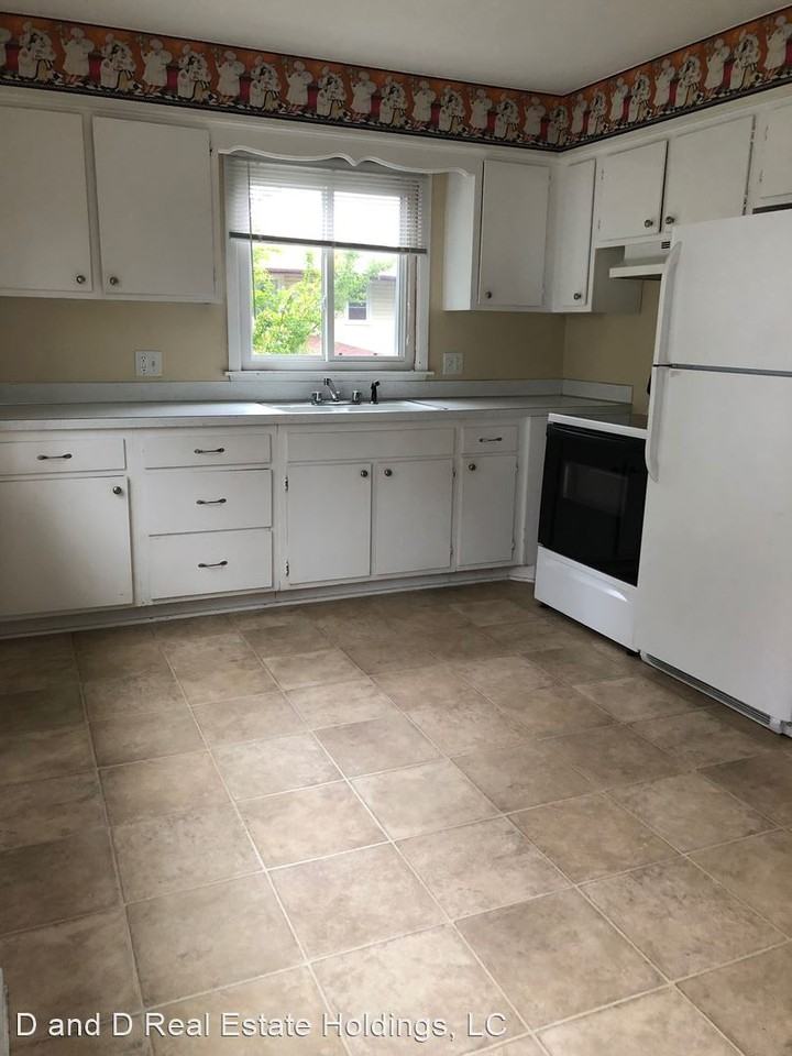 1825-1827 D Ave NE - Photo 3 of 18