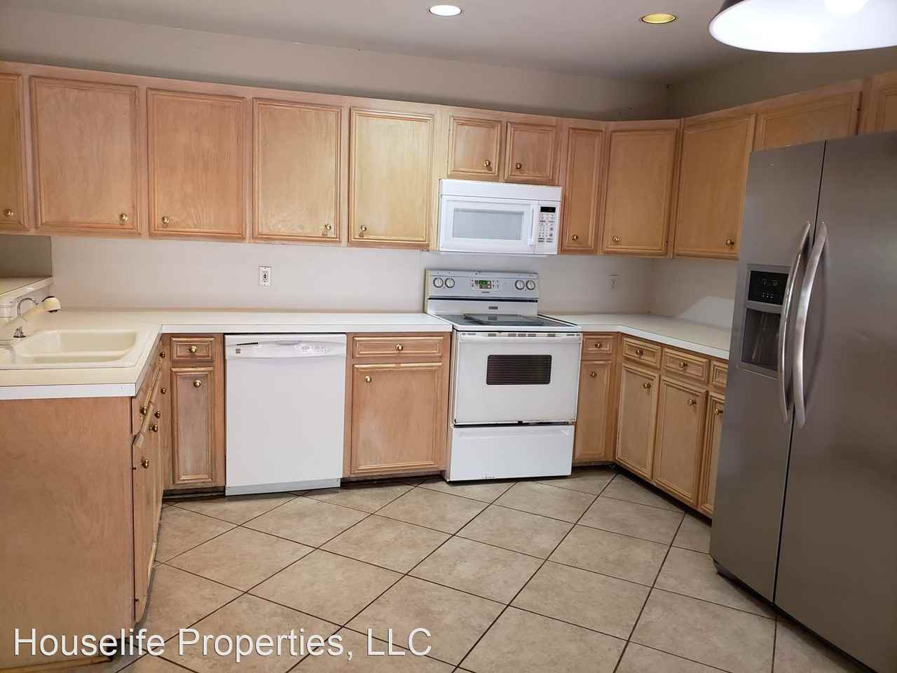 3200 Eastwood Dr - Photo 3 of 19