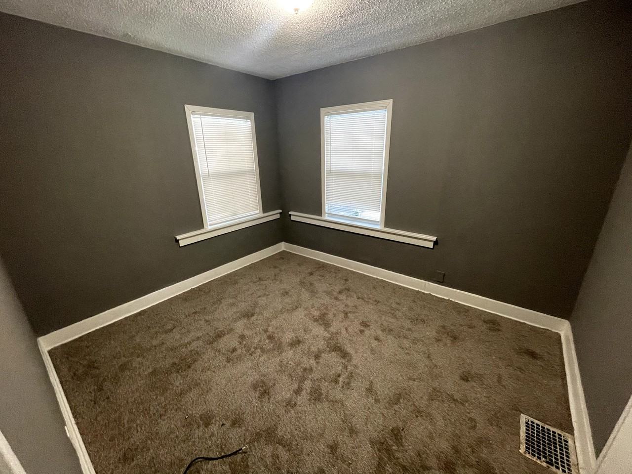 2425 E 67th Ter - Photo 2 of 6