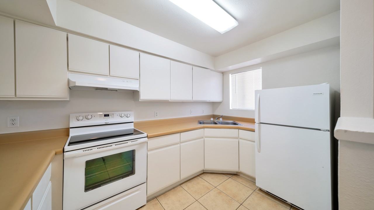 1360 N Riverview Blvd - Photo 2 of 13