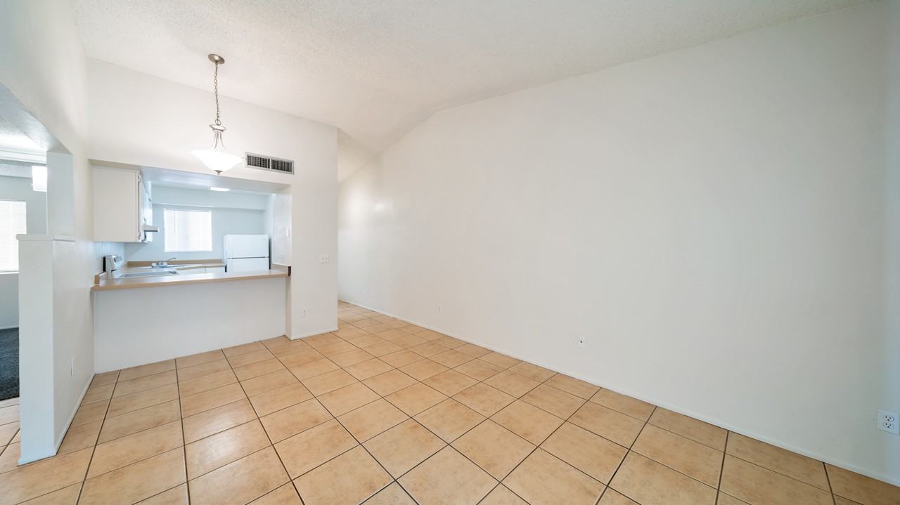 1360 N Riverview Blvd - Photo 6 of 13