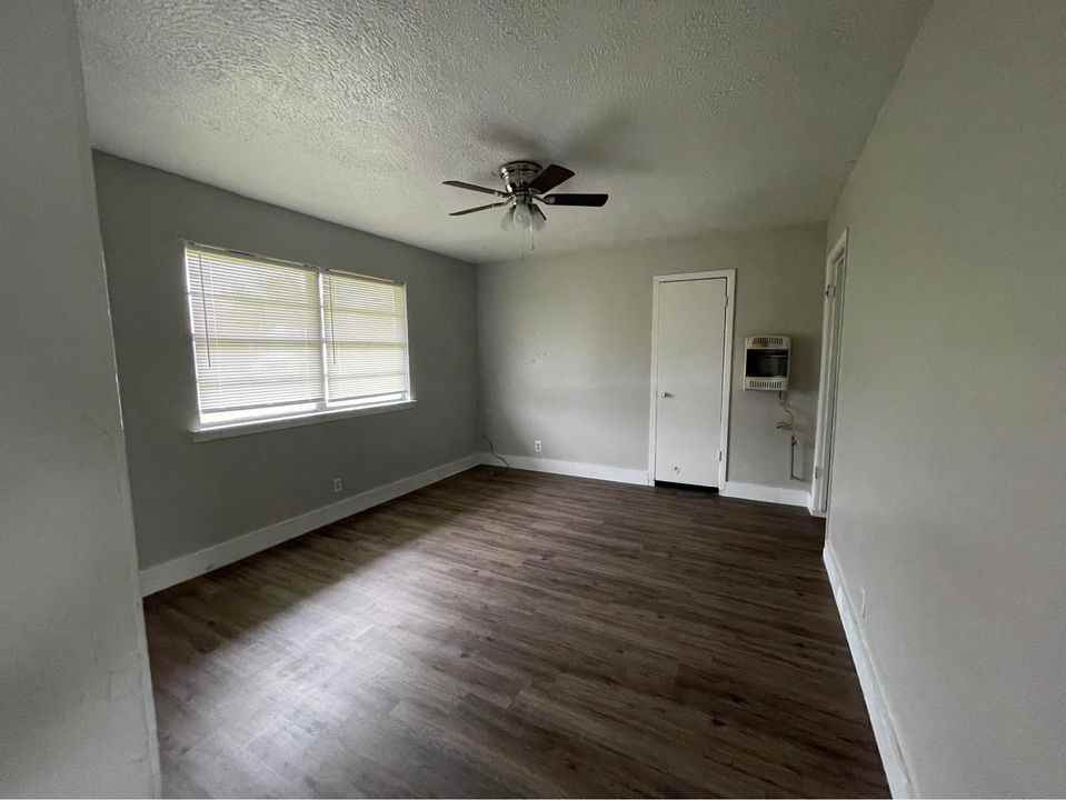 1205 Sunset Dr - Photo 3 of 7