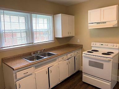 549 Lynnhaven Drive Southwest - Photo 3 of 6