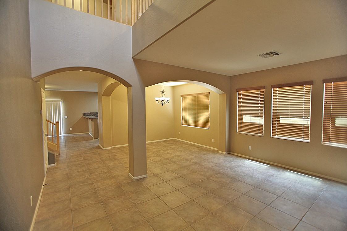 18447 W Caribbean Ln - Photo 3 of 35