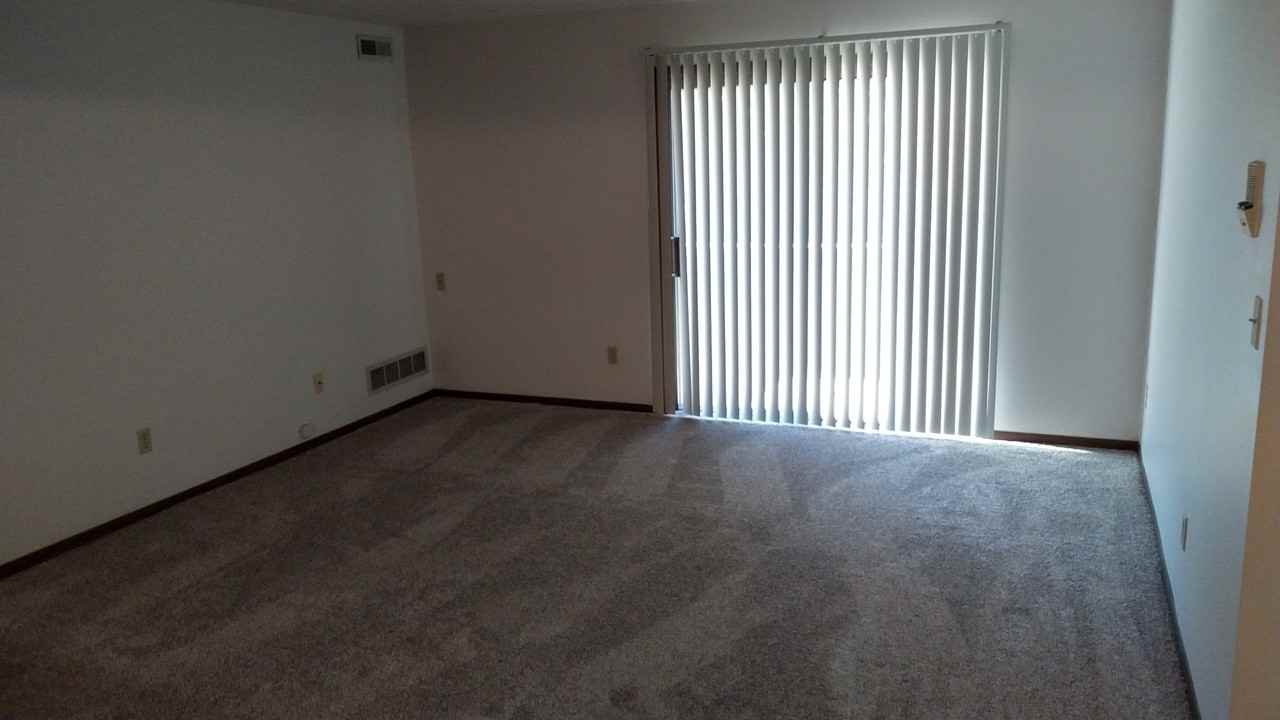 1725 Hampton Knoll Dr - Photo 2 of 5