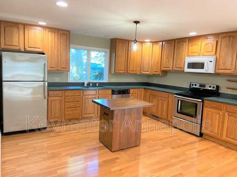 1161 Green Holly Dr - Photo 3 of 24