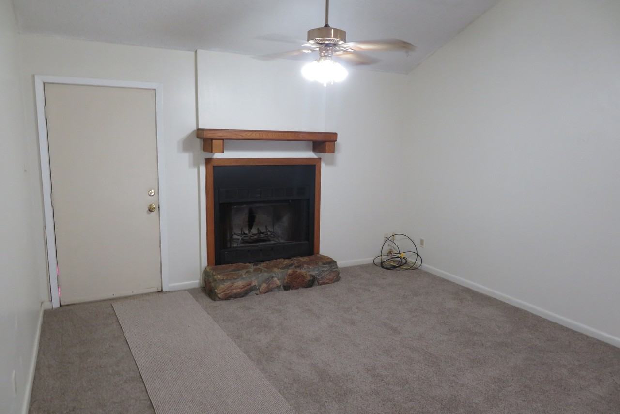 109 Franklin Street - Photo 3 of 8