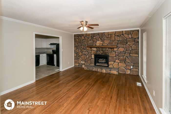 102 Moonglow Dr - Photo 2 of 15