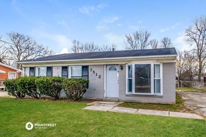 7512 Greenwood Rd - Photo 3 of 16