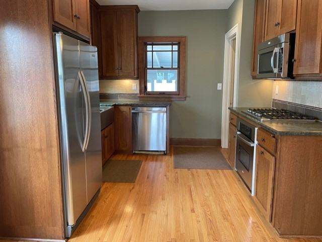 225 Manitoba Ave - Photo 2 of 10